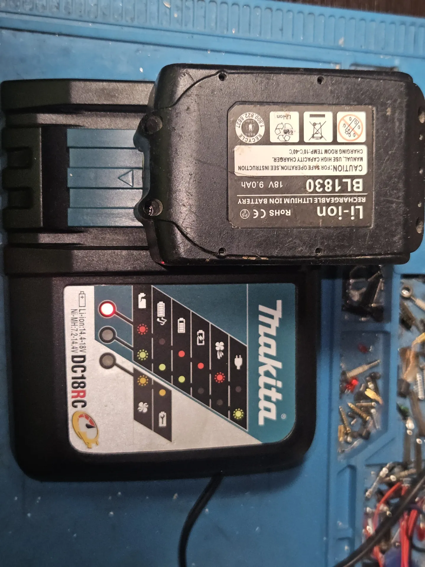 Аккумулятор Makita BL1830 не заряжается и нет напряжения
